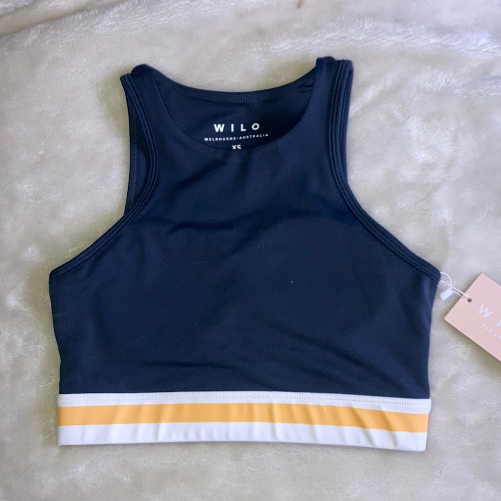 WILO high neck sports bra